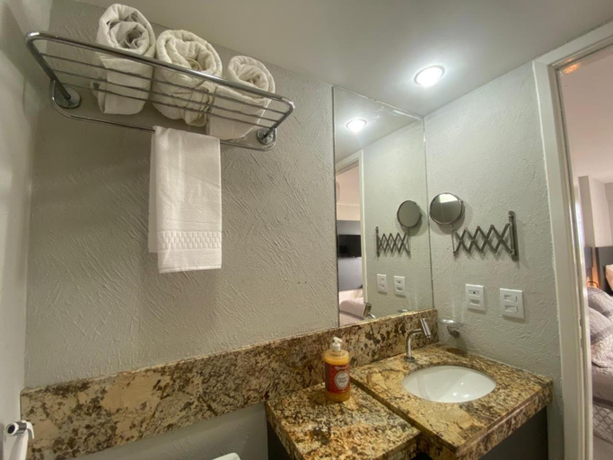 Bathroom 4, Natal Plaza Hotel, Natal