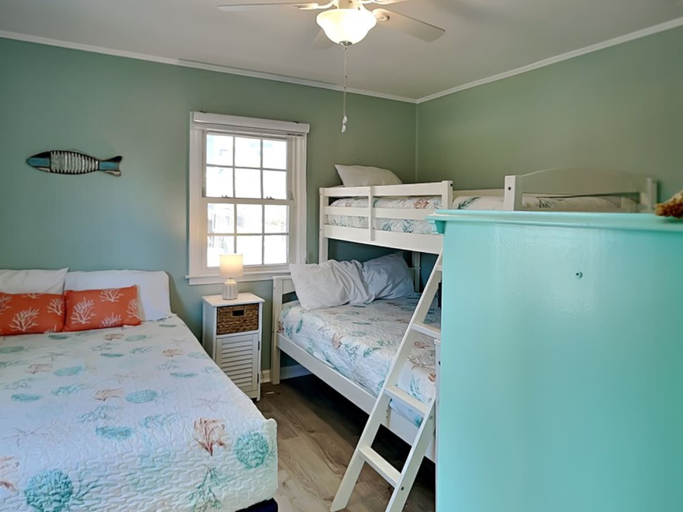 Bedroom 3, Just Sandy by Topsail Realty, Pender