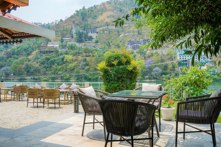 Food & Drinks 5, Neelesh Inn - Luxury Lake View Hotel With Swimming Pool On Bhimtal Lake, Nainital