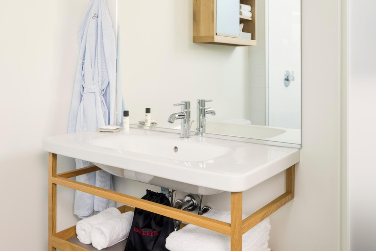 Bathroom 4, The Study at the University of Chicago, Cook