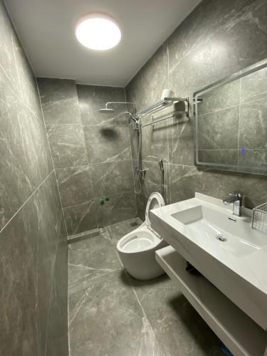 Bathroom, square Homestay & coffee, Bắc Hà