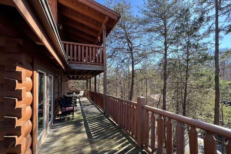 Terrace/patio 5, Airport Runway 33 3 Bedroom Cabin, Sevier