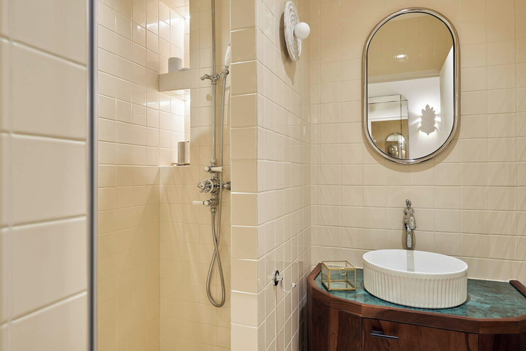 Bathroom 4, Sublim new Triplex on Place des Vosges, Paris