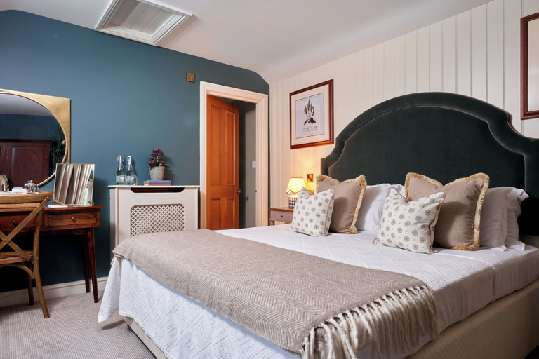 Bedroom 2, King John Inn, Wiltshire