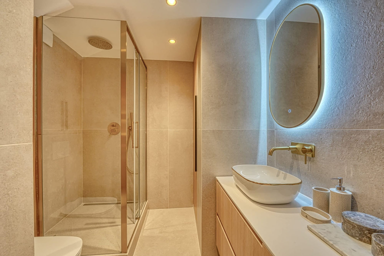 Room 3, Historical Apartment in the Heart of Paris, Paris