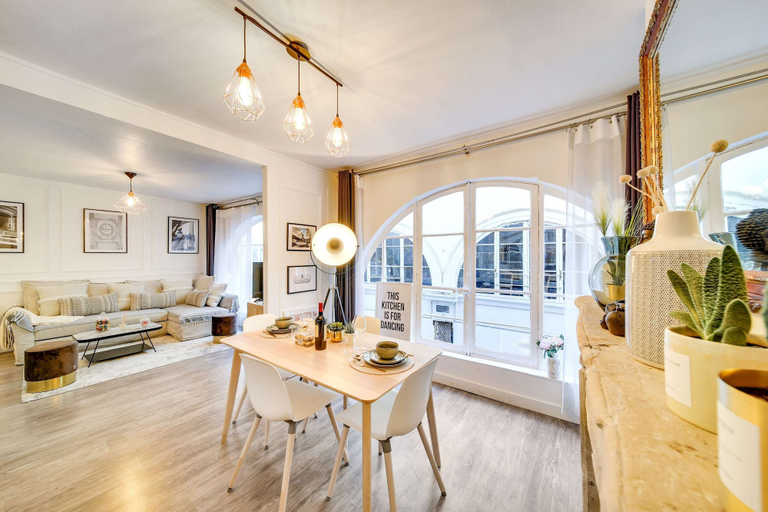 Room 4, Historical Apartment in the Heart of Paris - 1, Paris