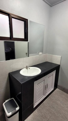 Bathroom 5, Dan Mai Homestay, Koh Chang