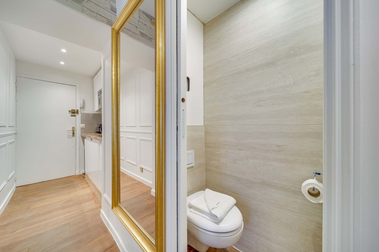 Room 3, Historical Apartment in the Heart of Paris - 2, Paris