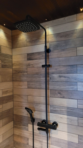 Bathroom 4, Vuokatin Aatelin Valtikka, Kainuu