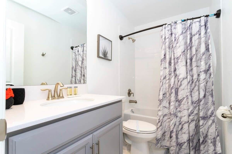 Bathroom 5, Super Nice and Spacious 9bdr Home, Osceola
