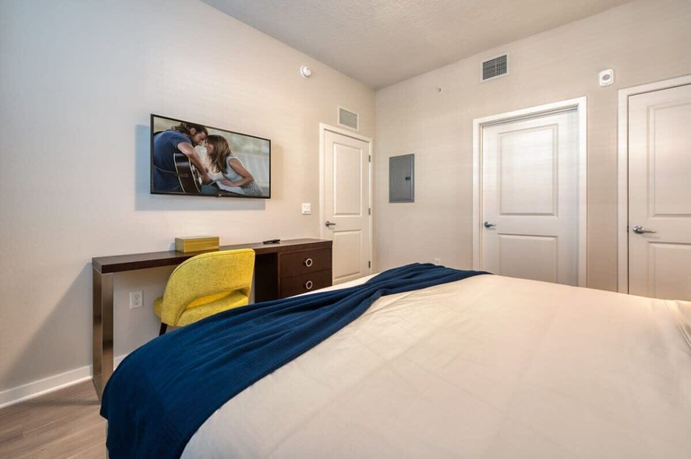 Room 3, Leisure & Business Oasis-near Convention Center, Orange