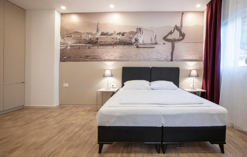 Room 2, Casa Mia