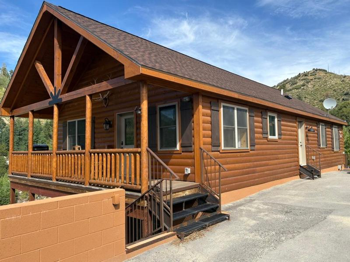 Exterior & Views 1, Mt. Lemmon Lodge, Pima