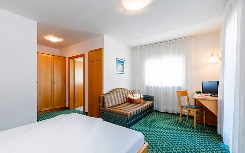 Bedroom, Saldur Small Active Hotel, Bolzano