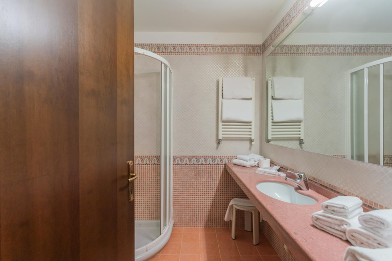 Bathroom 4, Polo, Monza and Brianza