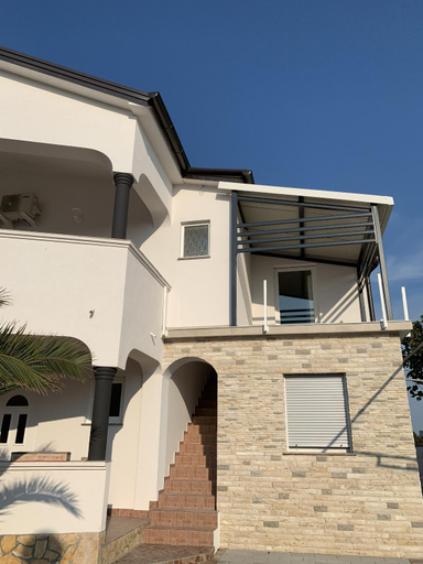 3, Apartments Vir, Vir