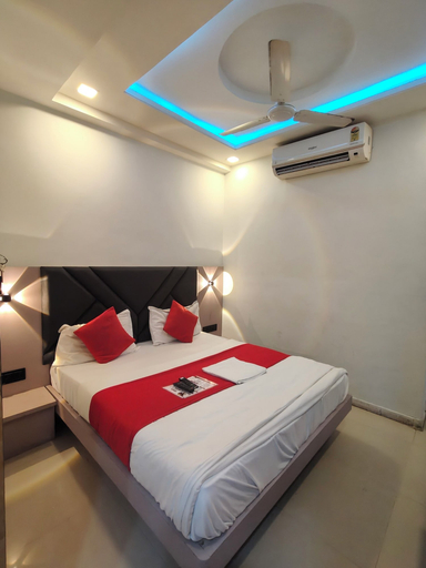 Room 3, Hotel Khushboo, Ahmadabad