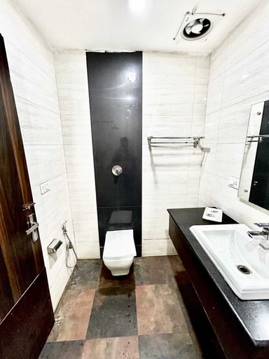 Bathroom 4, Hotel Siam International Karol Bagh New Delhi, Delhi