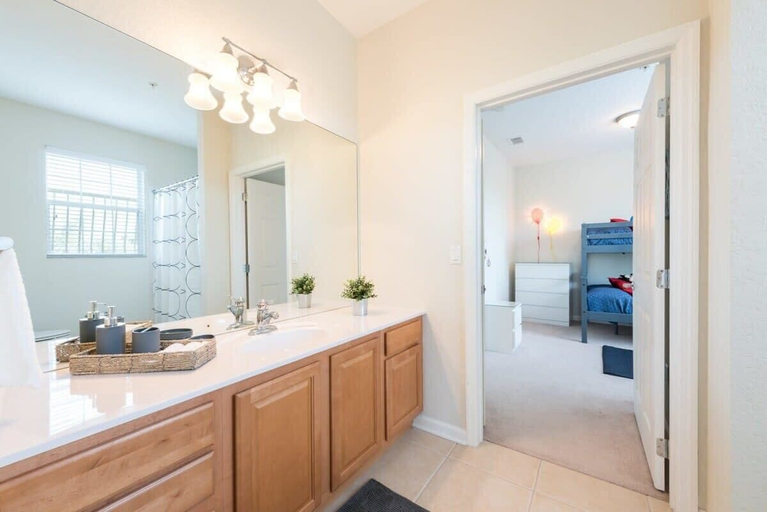 Bathroom 5, Beautiful Modern Condo in Prime Location, Orange