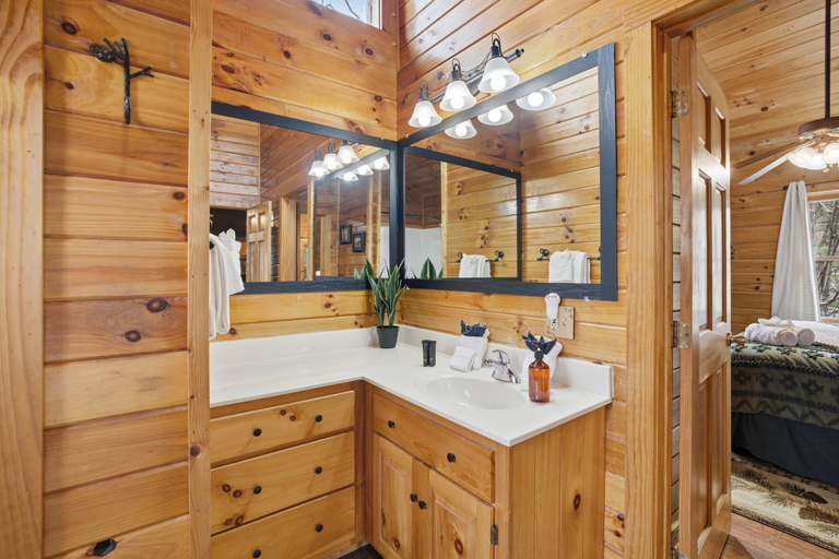 Bathroom 2, Smoky Grace 1 Bedroom Home, Sevier