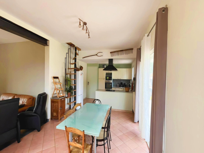 2, Villa in St Denis with Pool Pyrenees View, Aude