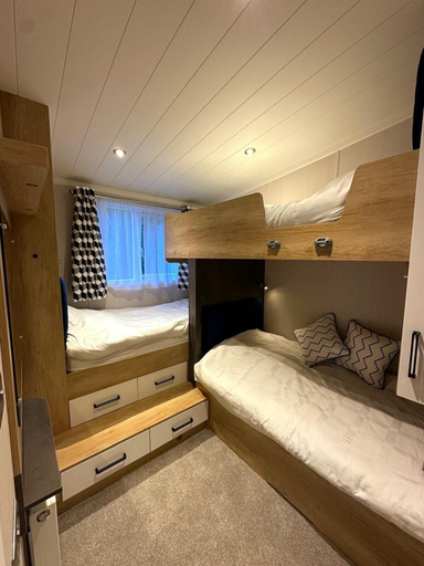 Room 2, Tranquil 3 Bedroom Lodge Manor Park Hunstanton, Cambridgeshire