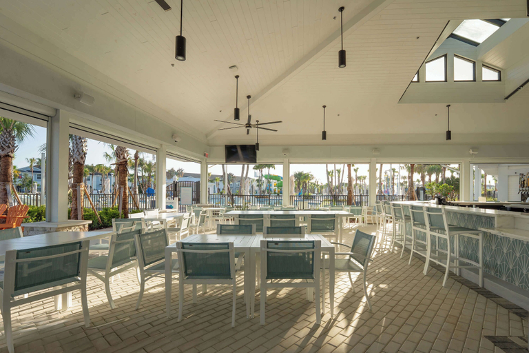 Restaurant, Chic Home, Game Room, Themed Beds, Lake