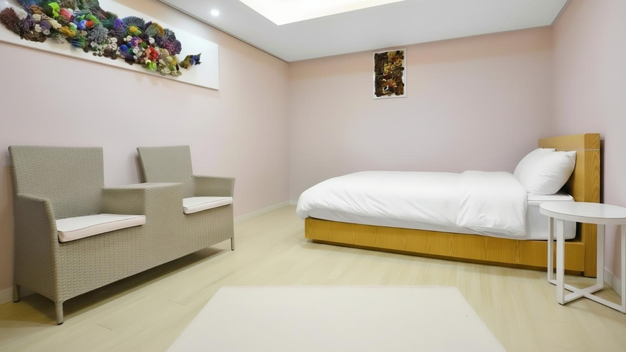 Bedroom 2, Seogwipo Daepyeong Olleh Pension, Seogwipo