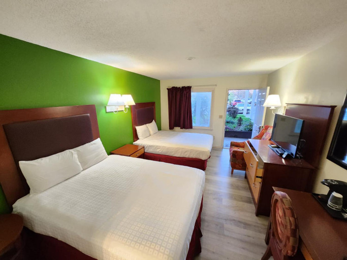 Bedroom 3, Elk Inn, Surry