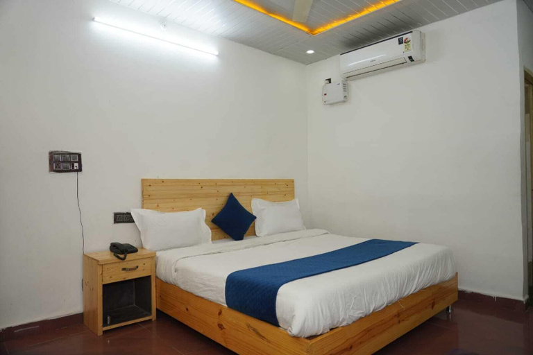 Room 4, Tree Aura Retreat, Garhwal