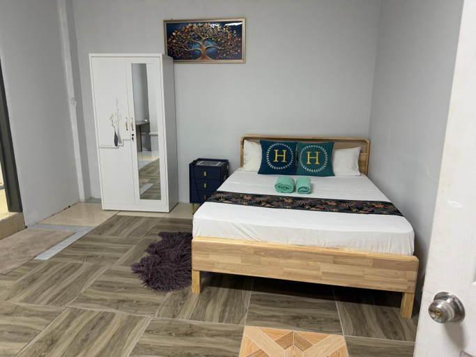 Bedroom 2, Marine Apartments, Panatina