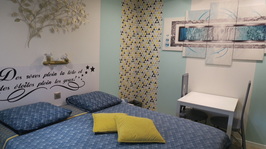 Bedroom 4, Les Victoriennes, Meuse