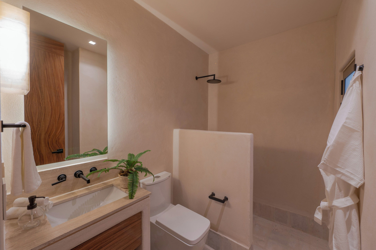 Bathroom, Artila Jungle Living w Private Jacuzzi, Cozumel