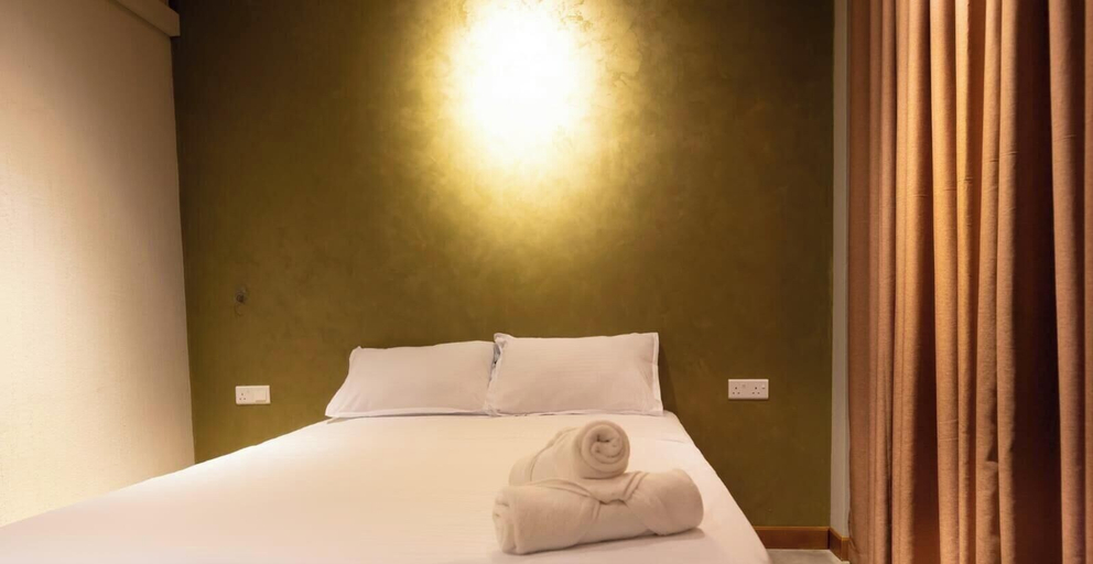 Room 3, Kmee Transit hotel & Restaurant, Katana