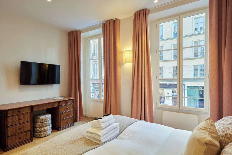 Room 3, Sublim new Triplex on Place des Vosges, Paris
