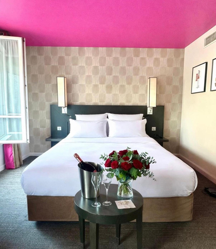 Bedroom 2, Aero, Paris