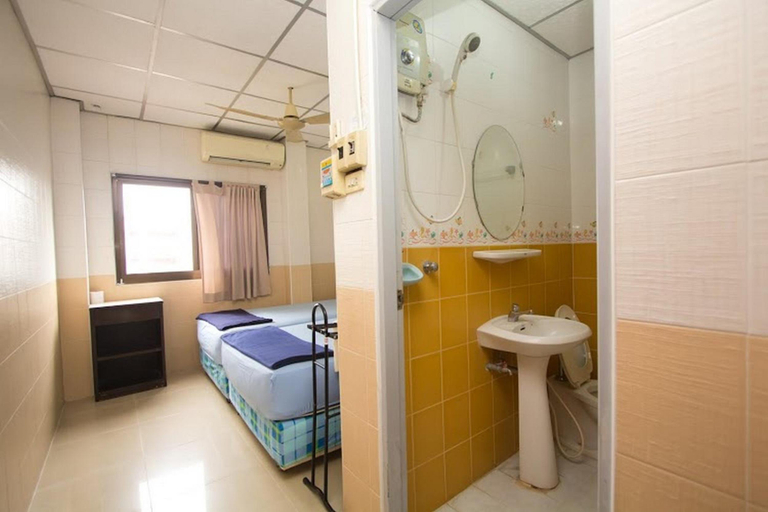 Bathroom 4, At Home Guest House, Phra Nakhon