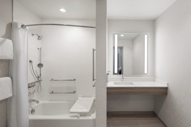 Bathroom 3, Holiday Inn Express & Suites ANCHORAGE - MIDTOWN by IHG, Anchorage