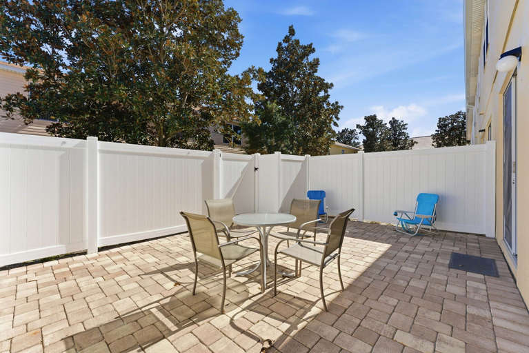 BBQ/picnic area 3, Savvy 4bed Stay Near Orlando Attractions, Osceola