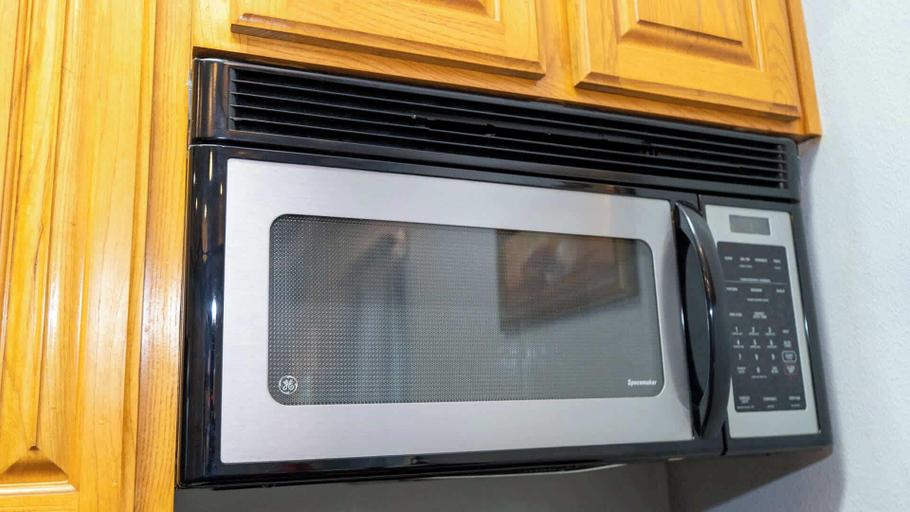 Microwave 4, First Floor Pool Home Seventy Five Steps to Beach, Cameron