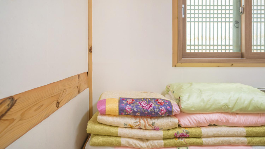 Bedroom, Gyeongju Wadamjung Hanok Pension, Gyeongju