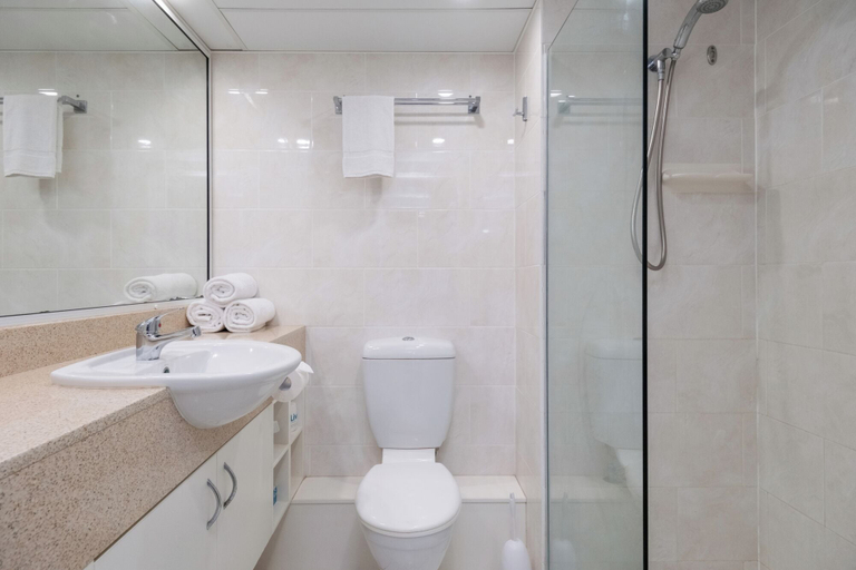 Bathroom 4, Bayview Tower, Livingstone - Pt B