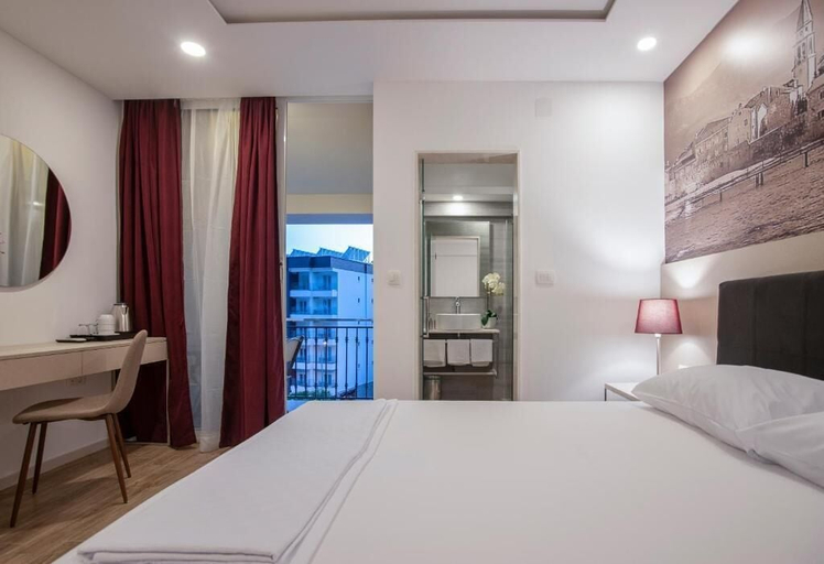 Room 4, Casa Mia