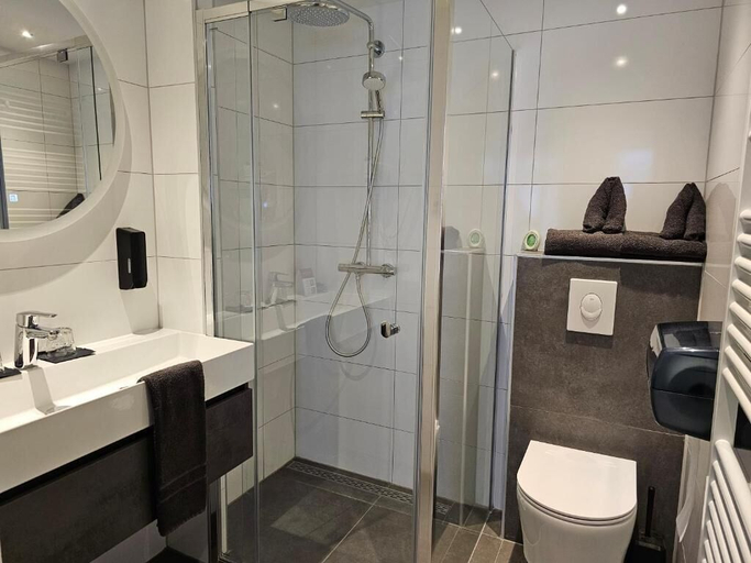 Bathroom 2, Solskin, Vlissingen