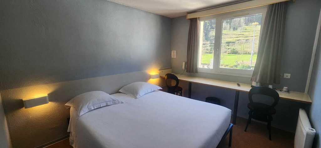 Room 5, Hotel Le Pont Neuf, Lozère