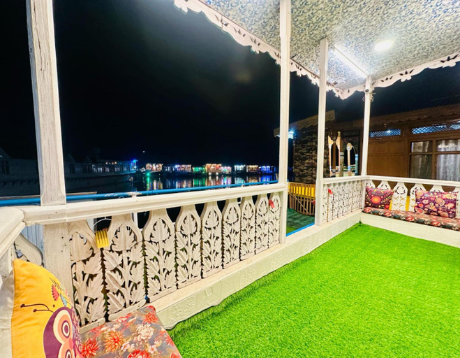 Others 3, New Retreet Houseboat, Srinagar