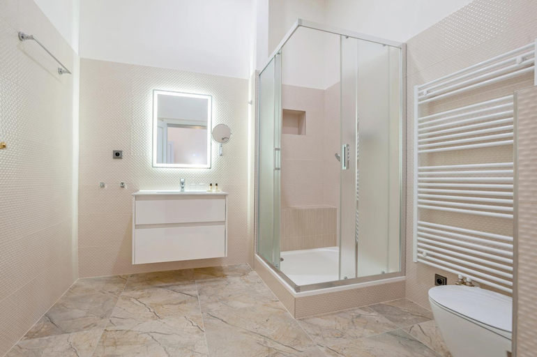 Bathroom 3, Hotel Luisa, Cheb