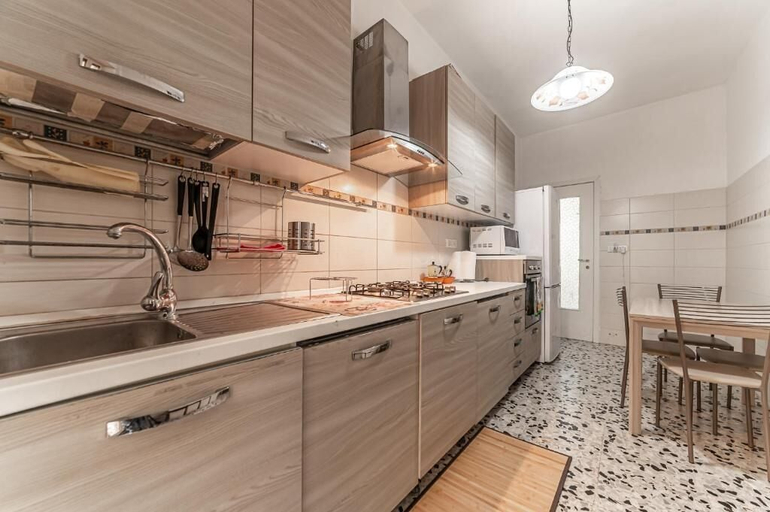 Private kitchen 2, Vacanze Romane - Metro Teano, Rome