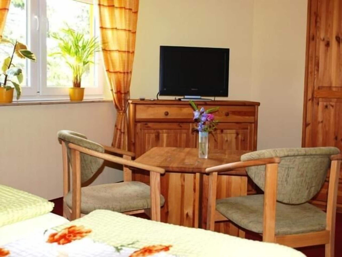 Bedroom 3, Landhotel zum Honigdieb, Vorpommern-Rügen