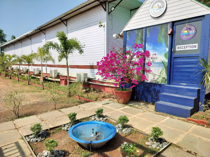 Exterior & Views 2, Bay View Resort, North Goa